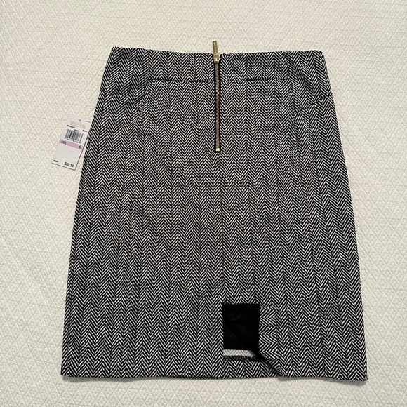 NWT Michael Kors Herringbone Knee Length Skirt. Size 6. - Picture 2 of 3